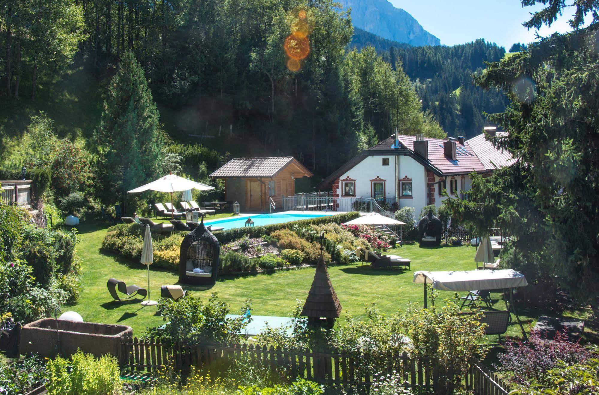 Boutique & Fashion Hotel Maciaconi - Gardenahotels Santa Cristina Val Gardena Экстерьер фото